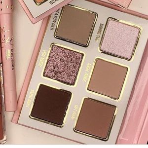 💄KYLIE EYE SHADOW PALETTE